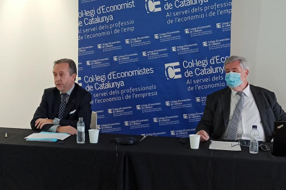 Carles Puig de Travy i Xavier Segura van presentar l’enquesta.