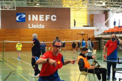 Uno de los partidos de tenis de mesa que se disputaron el sábado en el Territorial ACELL.