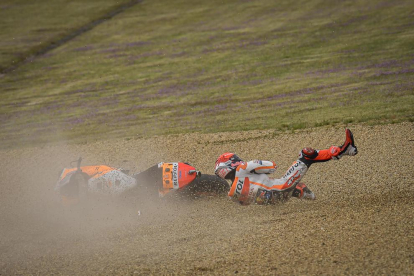 Marc Márquez va tornar a ser competitiu durant una part de la carrera i va arribar fins i tot a liderar la prova, però dos caigudes el van obligar a abandonar.