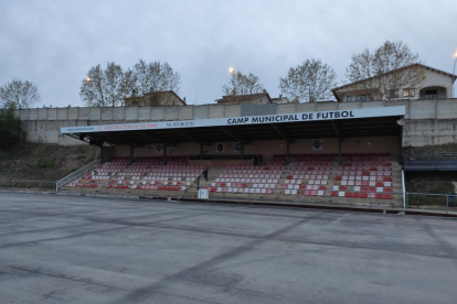 Aspecto que presenta el Municipal de Solsona, donde se colocará nuevo césped artificial.