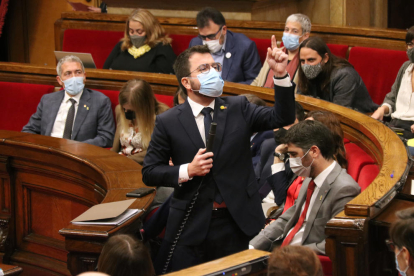 El president del Govern, Pere Aragonès, se mostró indignado en el Parlament en especial con Carrizosa.