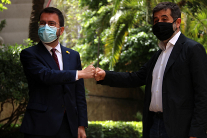 Puigdemont va penjar a Twitter aquesta imatge seua a París abans de reunir-se amb parlamentaris.