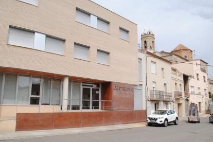 El Centre Cívic de Golmés acogerá el centro de servicios que abrirá al público en octubre.