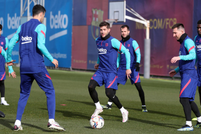 Sergi Roberto va completar ahir el seu primer entrenament amb la resta de companys del Barça.