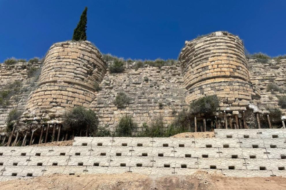 El refuerzo en la ladera de las murallas de Saidí previo a la intervención de Patrimonio.