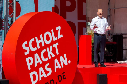 El socialdemócrata Olaf Scholz se perfila como nuevo canciller alemán. Podría pactar un tripartito con ecologistas y neocomunistas.