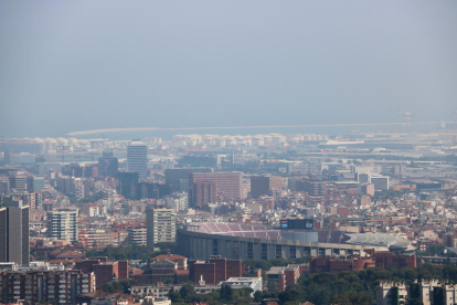 Niebla por contaminación en Barcelona en una imagen de archivo.