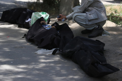 Imagen de un cadáver en una calle de la capital afgana.