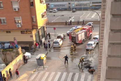 Cremen contenidors al barri de Pardinyes de Lleida