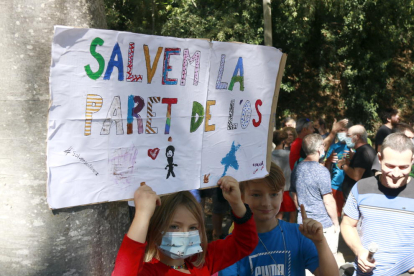 Més de 150 persones es concentren a Sant Llorenç de Montgai per exigir l'aturada de les obres a la Paret de l'Os