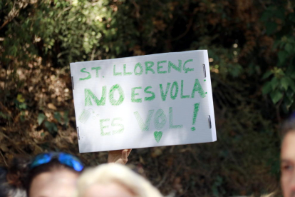 Més de 150 persones es concentren a Sant Llorenç de Montgai per exigir l'aturada de les obres a la Paret de l'Os