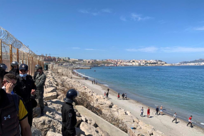El desafiament migratori del Marroc provoca una crisi diplomàtica amb Espanya
