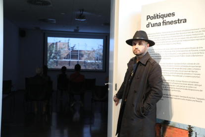 Abel Azcona va estrenar una videoprojecció al Museu de Lleida.