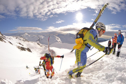 Esquiadors pugen un pendent a l’estació de Boí Taüll.