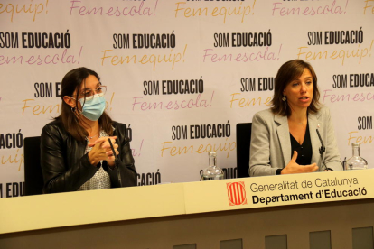 La secretària general d'Educació, Patrícia Gomà, i la secretària de Transformació Educativa, Núria Mora.