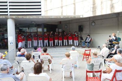 El grup lleidatà Koers va actuar divendres a l’escenari de les pistes cobertes del parc del Graó a la festa major d’Alpicat