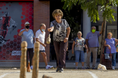 El grup lleidatà Koers va actuar divendres a l’escenari de les pistes cobertes del parc del Graó a la festa major d’Alpicat