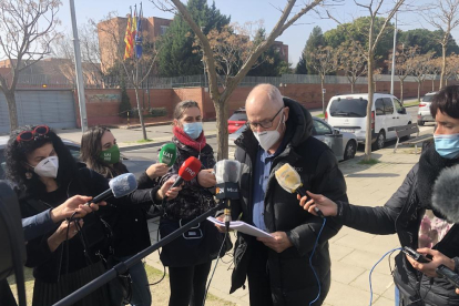 Concentración ayer ante el Rectorat de la UdL en una protesta por la libertad de expresión. 