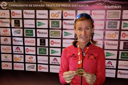Núria Ribalta, con la medalla de oro lograda en Bilbao.