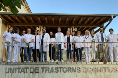 Fotografia de grup dels professionals de la Unitat de Trastorns Cognitius de l’Hospital Universitari Santa Maria de Lleida.