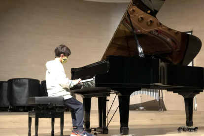 Una audición de un alumno de piano en el Conservatori de Cervera.