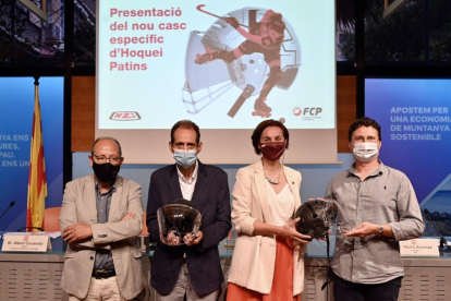 La Generalitat presentó ayer el nuevo casco de hockey.