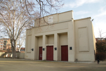 Imagen del auditorio Enric Granados y del pabellón Antorxa de los Camps Elisis, nuevos colegios electorales.