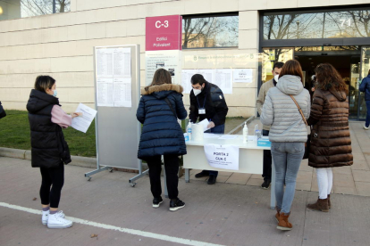 Unes 300 persones s'examinen per aconseguir plaça a la Diputació de Lleida en les primeres grans oposicions en 10 anys