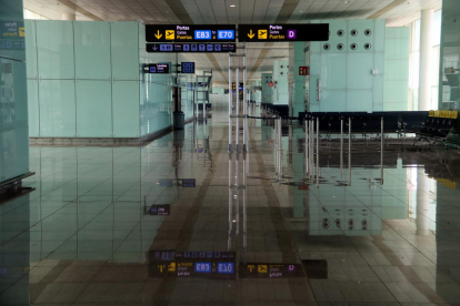 El interior del aeropuerto de Barcelona-El Prat.