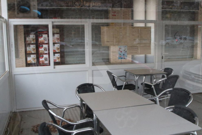 Un bar tancat a Lleida.