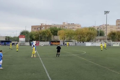 El Cadete A de la Lleida hace la misma protesta que el primer equipo en el campo de La Floresta