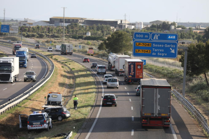 Largas colas en la A-2 por accidentes en el Segrià y el Pla d'Urgell 