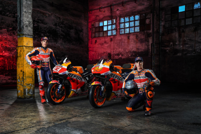 Marc Márquez y Pol Espargaró fueron presentados ayer de forma oficial como los pilotos del equipo Repsol Honda en MotoGP.