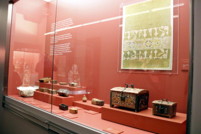 La arqueta de Buira expuesta ahora en el Museo de Barbastro.