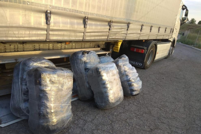 Los Mossos hallaron 220 kilos de marihuana en julio del año pasado en un camión en Sidamon.