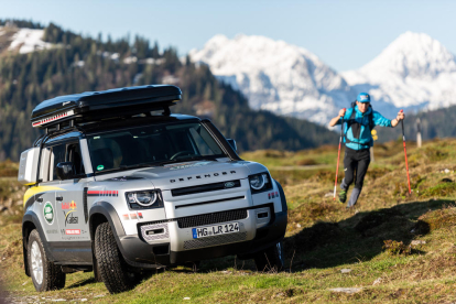 El guardonat Land Rover Defender demostrarà la seua potència i durabilitat com a vehicle de suport a la cursa extrema Red Bull X-Alps.