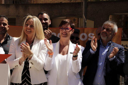 El portaveu de Ciutadans al Parlament, Carlos Carrizosa, la candidata a Lleida, Ángeles Ribes, i la número 2, Maria Burrel en l'acte de presentació de Ciutadans a Lleida el 12 de maig del 2019.