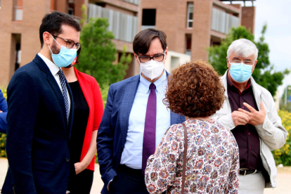 Los diputados de Junts, Josep Rius y Elsa Artadi, saliendo el viernes de la investidura de Aragonès.