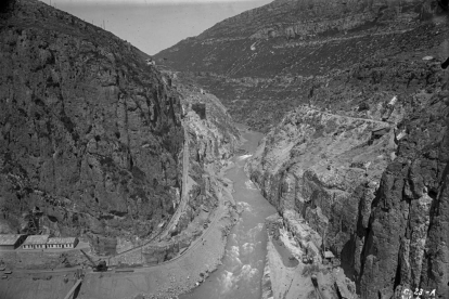 El proceso de construcción de la central hidroelèctricade Camarasa, entre los años 1917 y 1923.