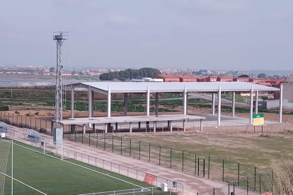 Aspecto actual de la pista polideportiva de Rosselló.
