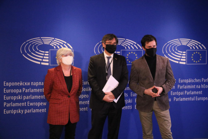 Ponsatí, Puigdemont i Comín, en una imatge d’arxiu al Parlament europeu.