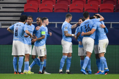 Los jugadores del Manchester City celebran el primer tanto, obra de Bernardo Silva.