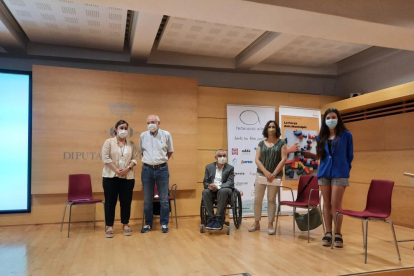 Los impulsores del ‘Observatori de la discapacitat a Lleida’, ayer en la diputación de Lleida. 