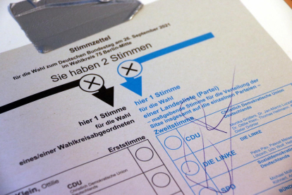 Alemanya vota el relleu a Merkel en unes eleccions amb un resultat incert