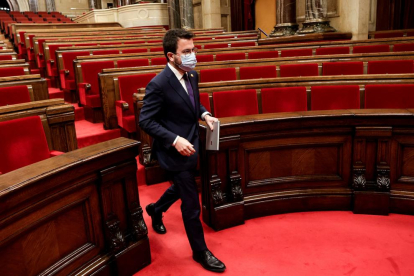 Pere Aragonès abandonando el Parlament tras la aprobación de los presupuestos el jueves.