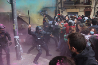 La carga policial que se ha producido en la calle Lleida de Barcelona.