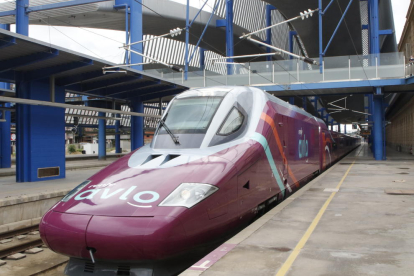 Imatge del primer tren Avlo que va parar a Lleida en direcció a Madrid dimecres passat.