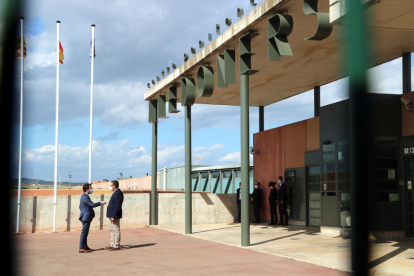 Aragonès, ahir, a l’entrada de la presó de Lledoners, on hi ha empresonats set líders de l’1-O.