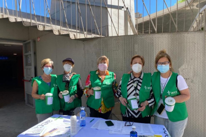 Alumnes de segon del cicle d’Estilisme i Direcció de Perruqueria de l’institut Torre Vicens.