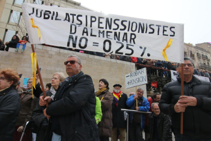 Imatge d’arxiu d’una mobilització de pensionistes a Lleida, el març del 2018.